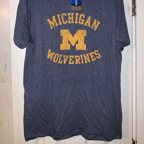 βΎοΈποΈ Michigan Wolverines Double Banner Large Shirt ποΈβΎοΈ - Picture 5 of 5